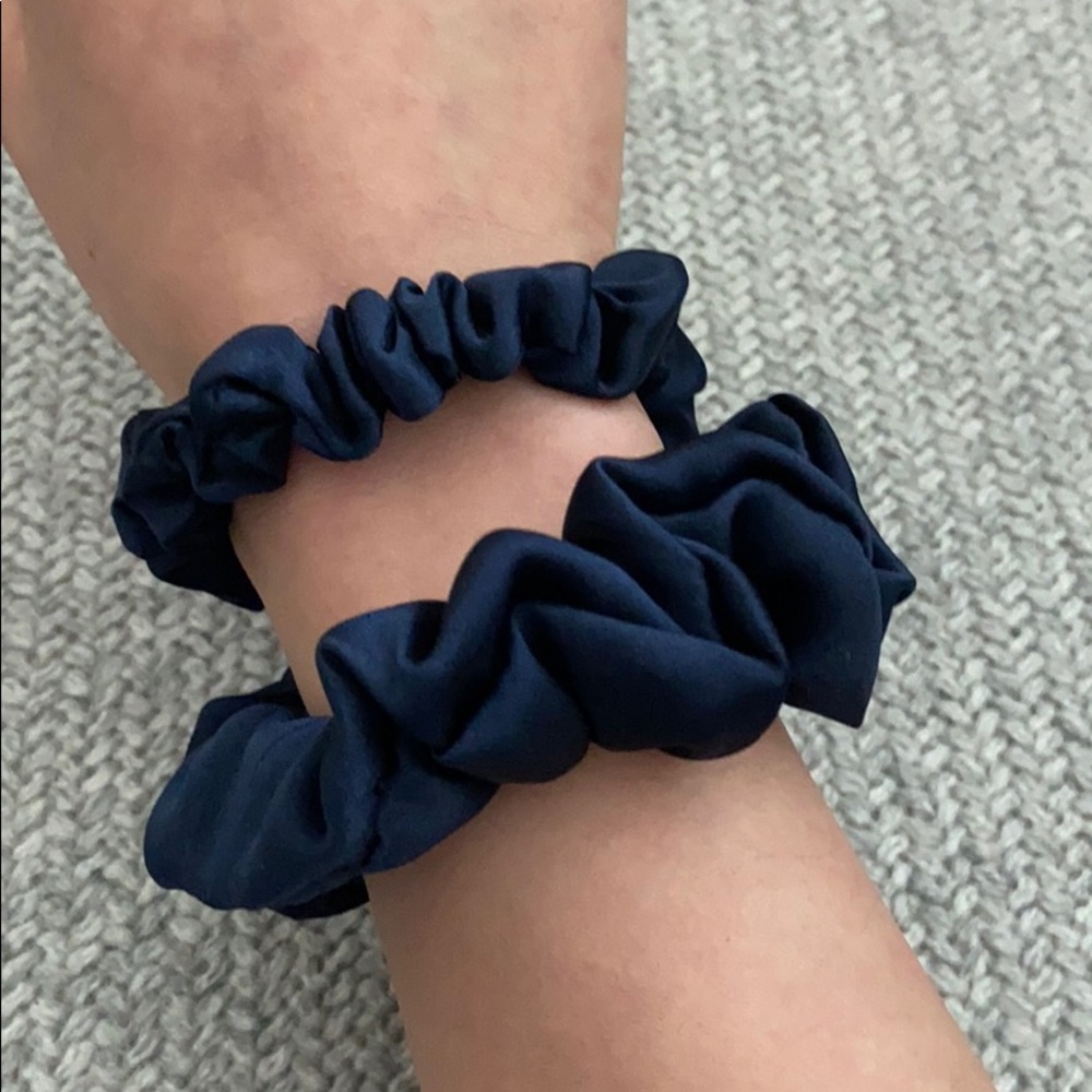 2 new 100% silk scrunchies